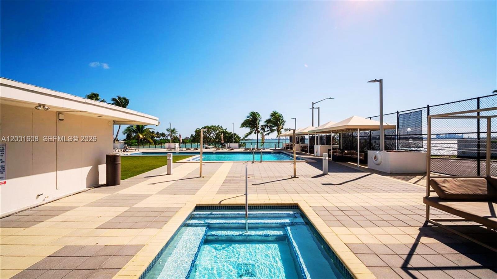 image Charter Club39