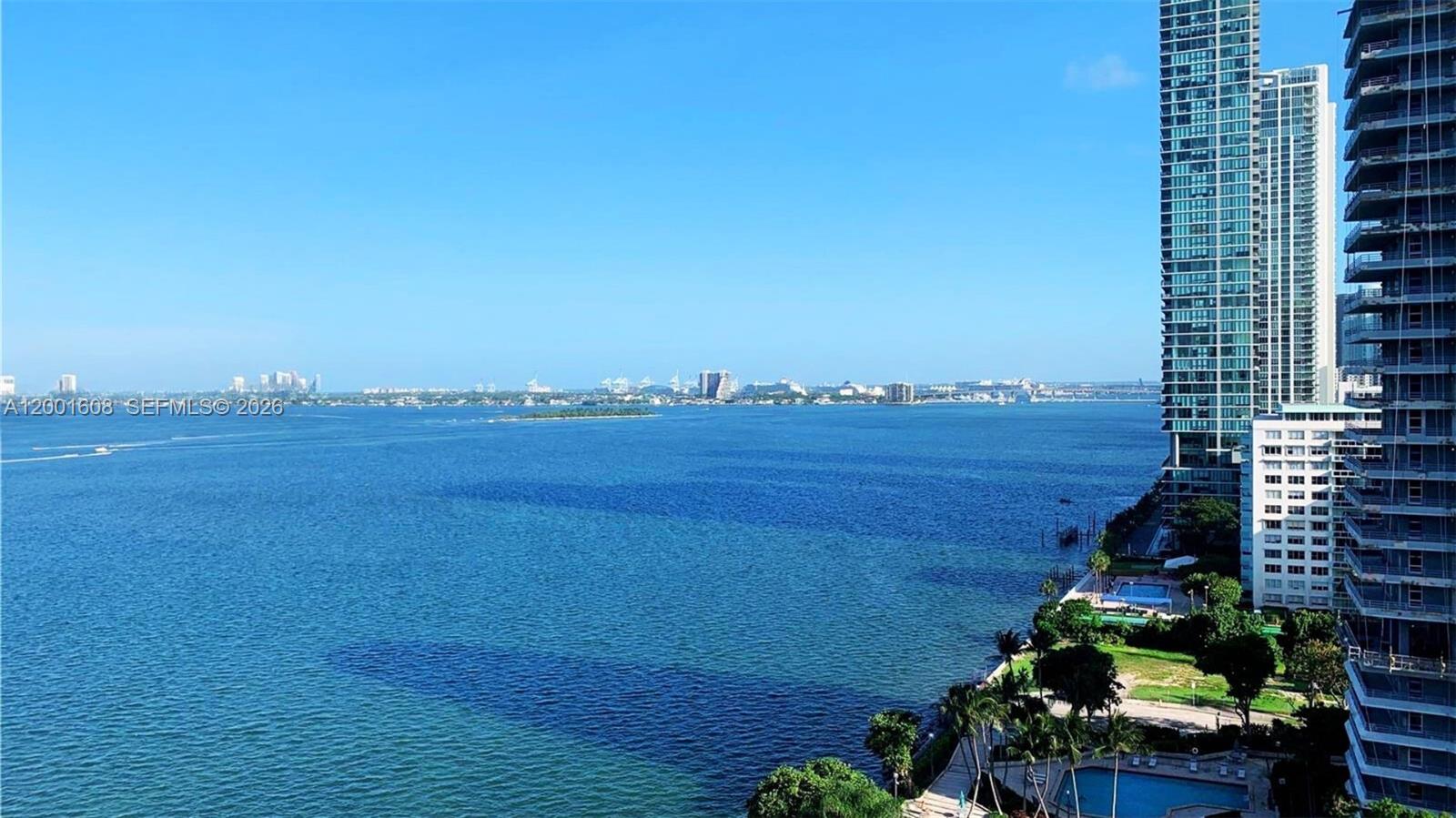 image Charter Club42