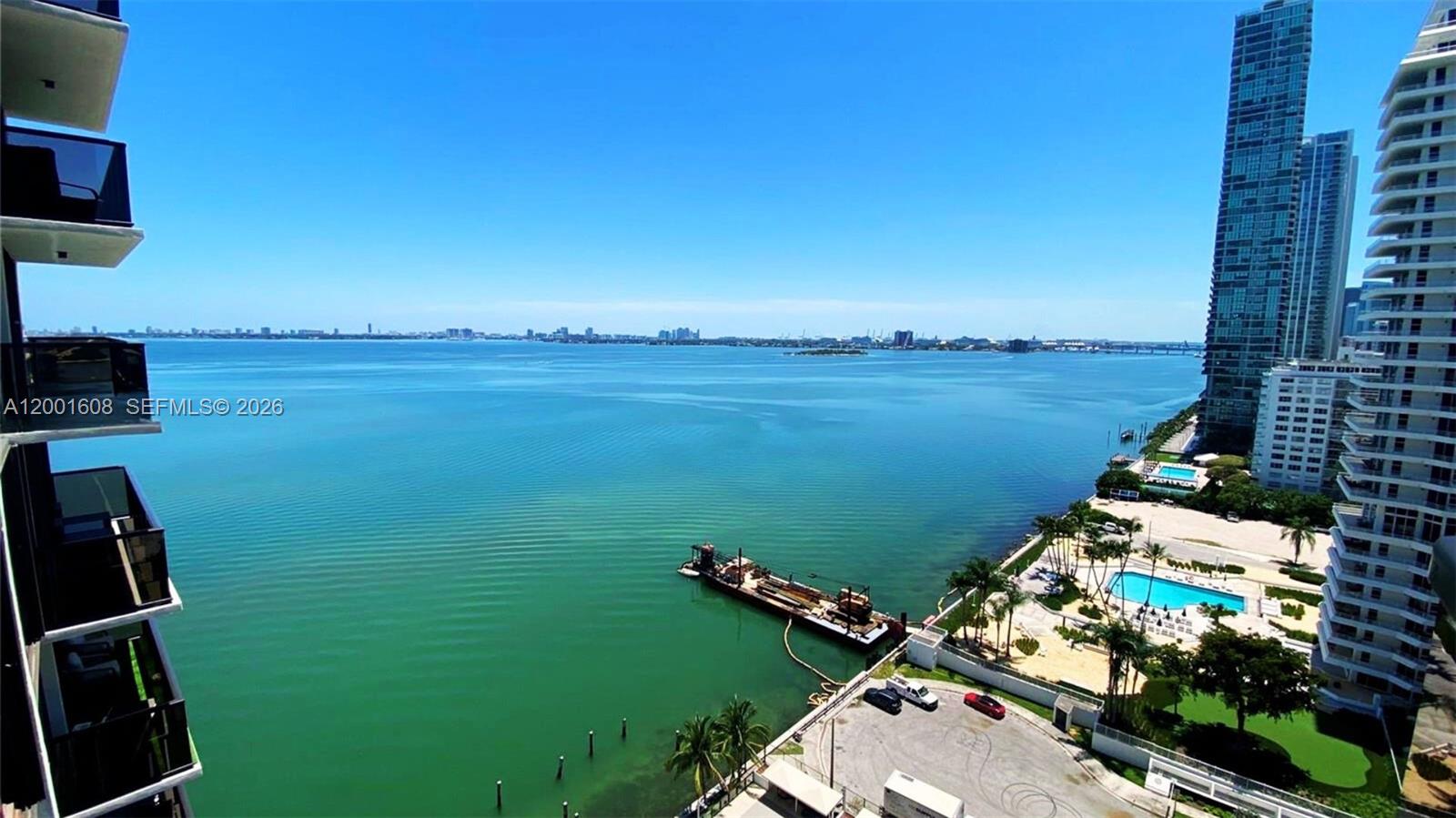 image Charter Club43