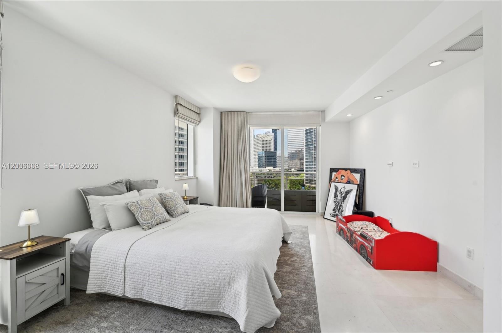 901 Brickell Key Blvd #1009 Miami, FL 33131