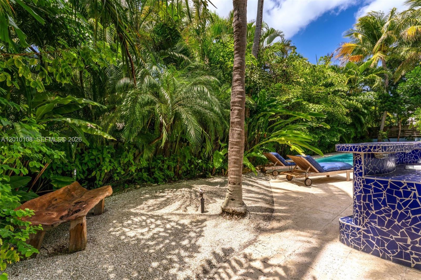 690 Warren Ln Key Biscayne, FL 33149