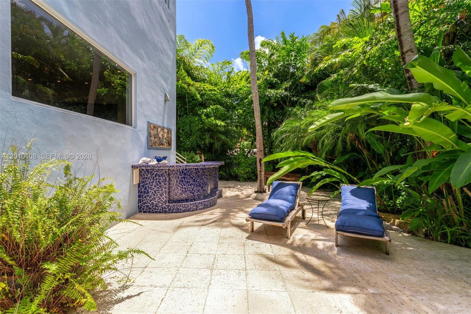 690 Warren Ln Key Biscayne, FL 33149
