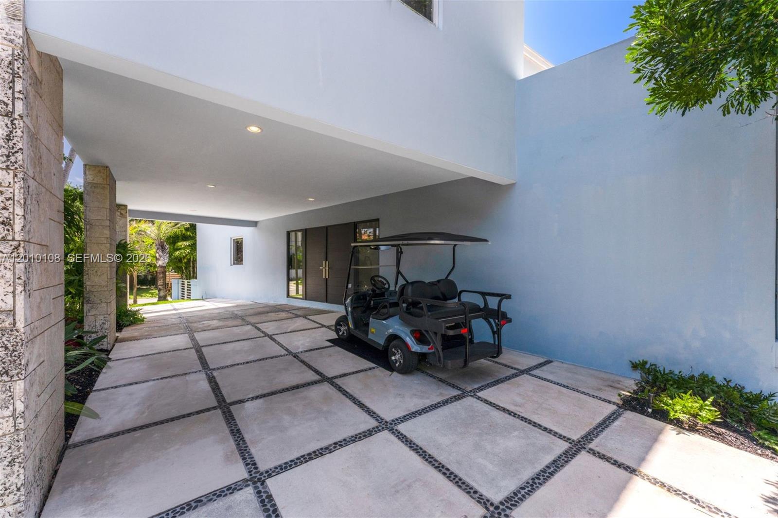 690 Warren Ln Key Biscayne, FL 33149