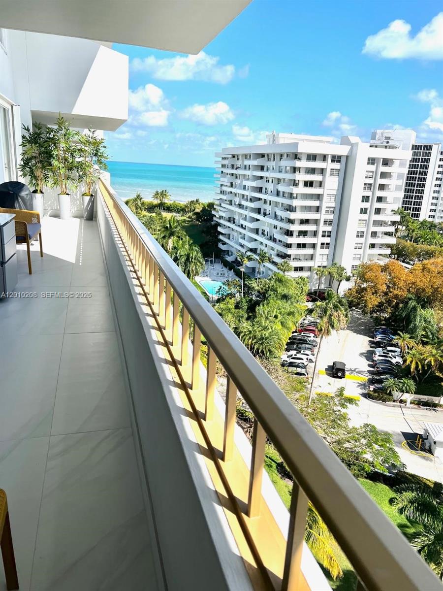 155 Ocean Ln Dr #1105