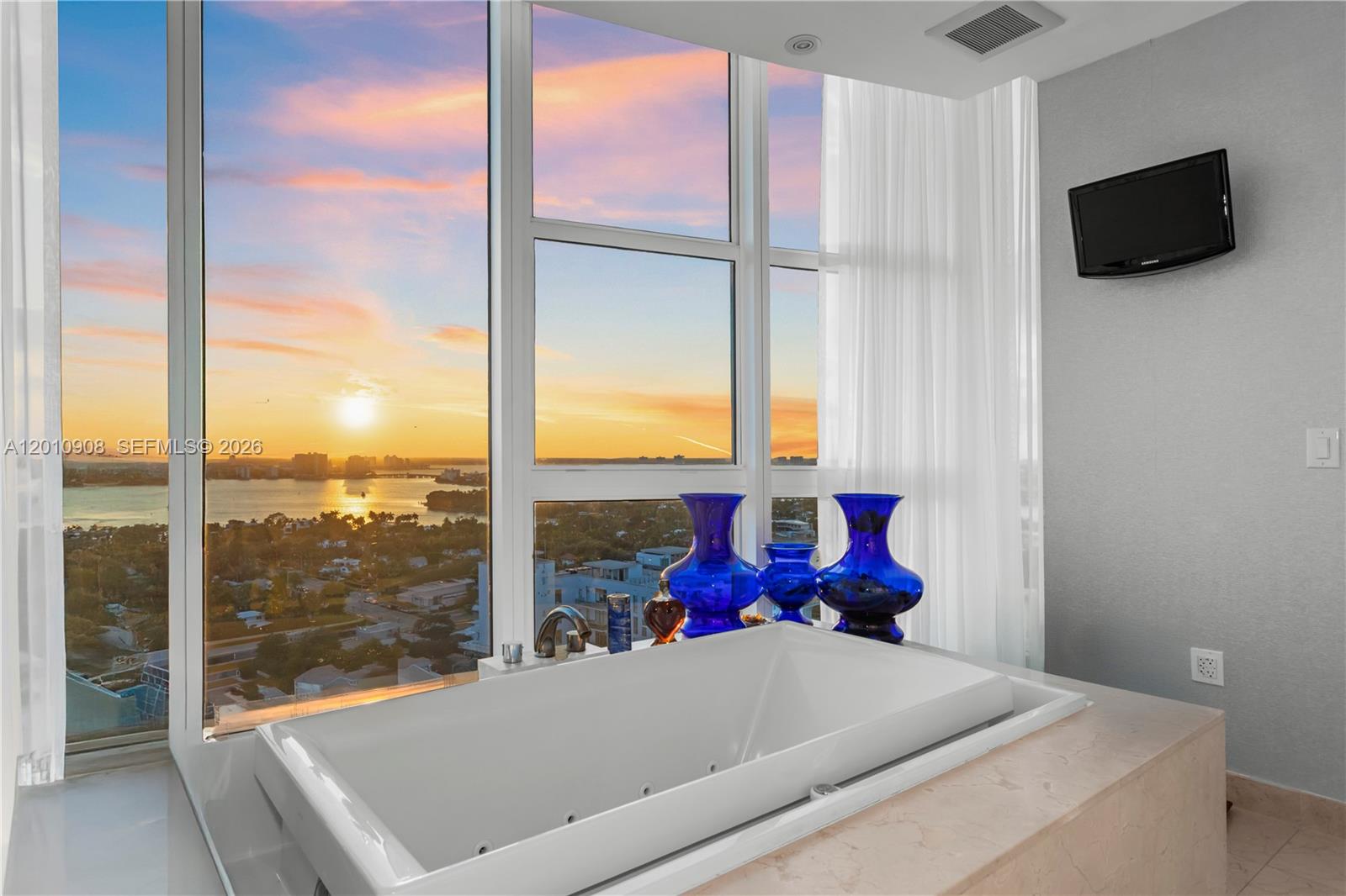 6000 Indian Crk Dr #PH25C-3 Miami Beach, FL 33140