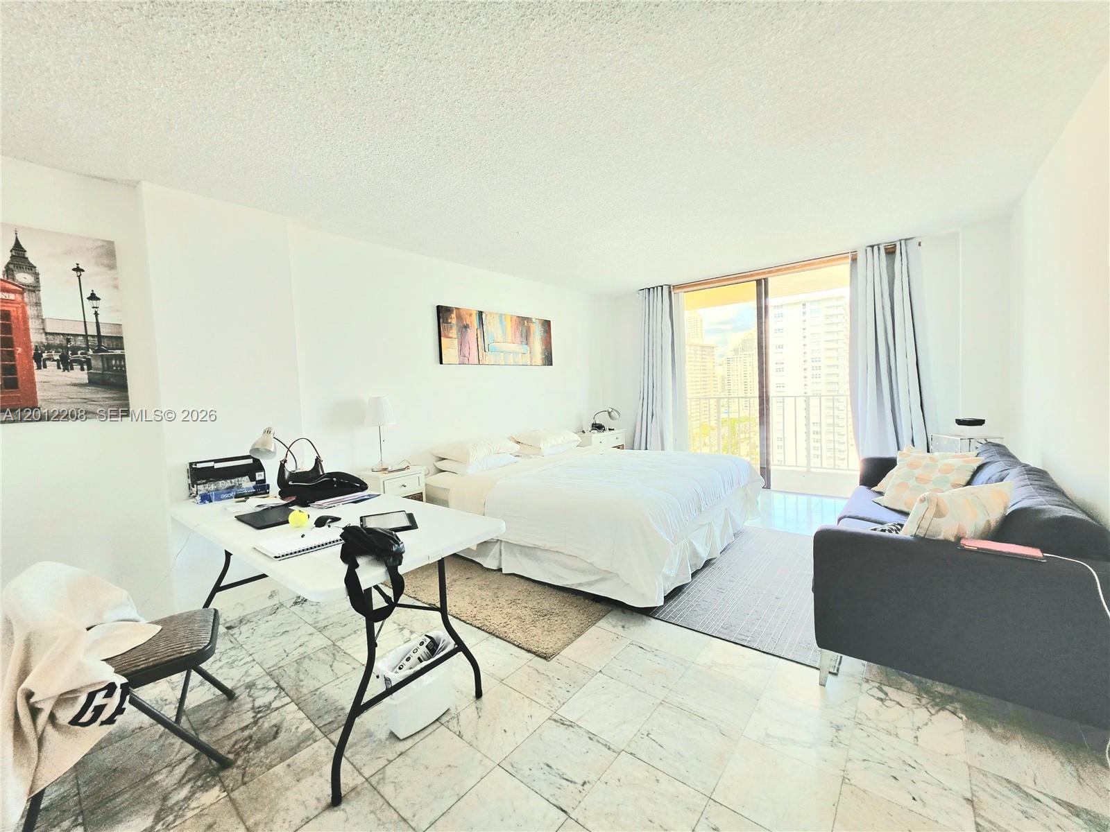 image Winston Towers 70020