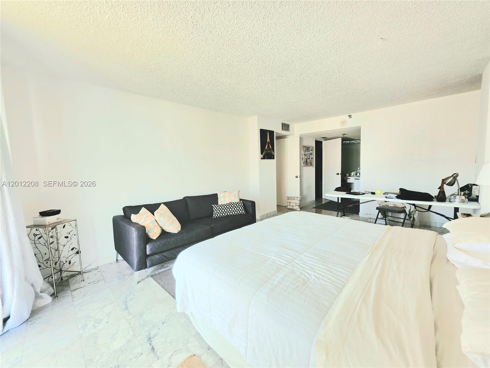 image Winston Towers 70022