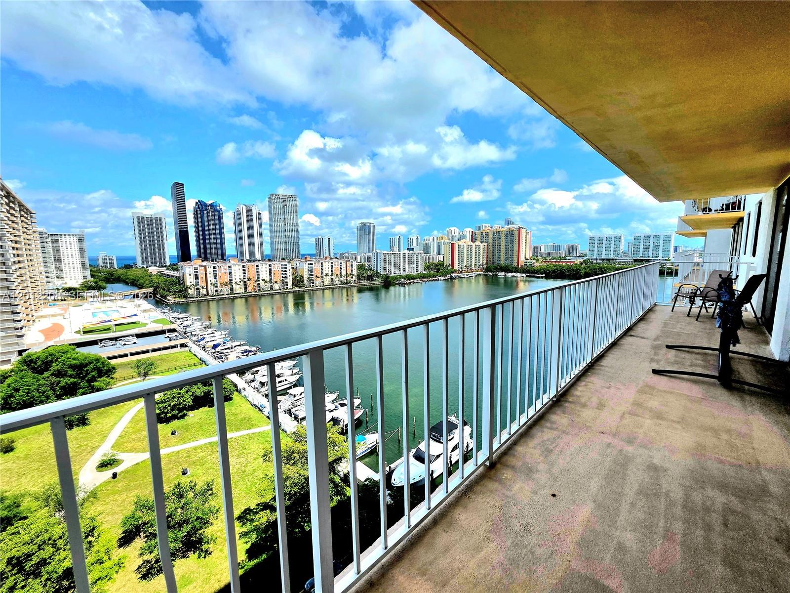 image Winston Towers 7002