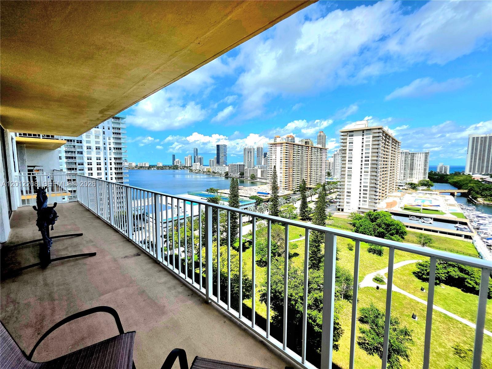image Winston Towers 7003