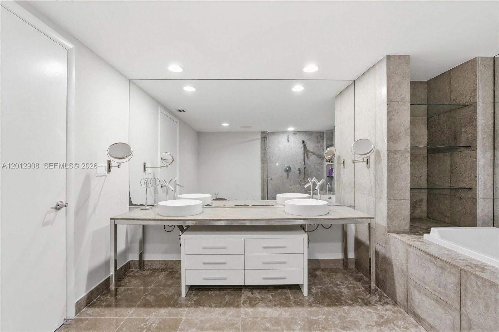 465 Brickell Ave #4805 Miami, FL 33131