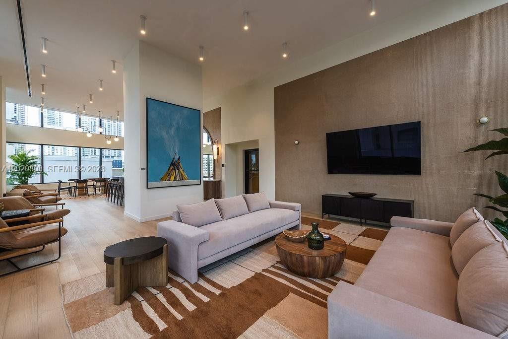225 N Miami Ave #2810 Miami, FL 33128