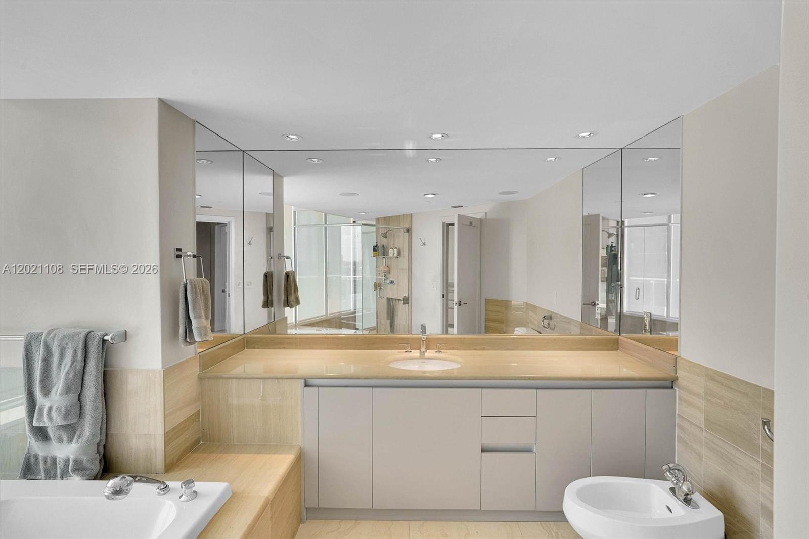 1643 Brickell Ave #1602 Miami, FL 33129