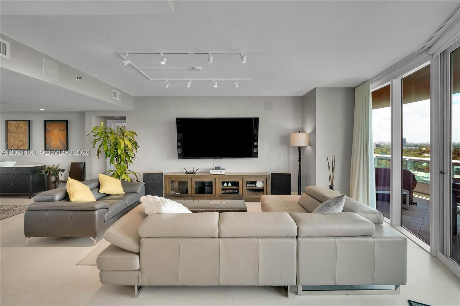 1643 Brickell Ave #1602 Miami, FL 33129