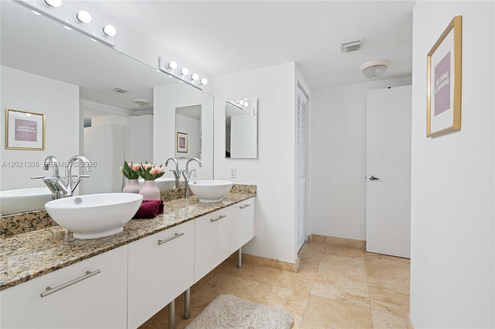 41 SE 5th St #1609 Miami, FL 33131