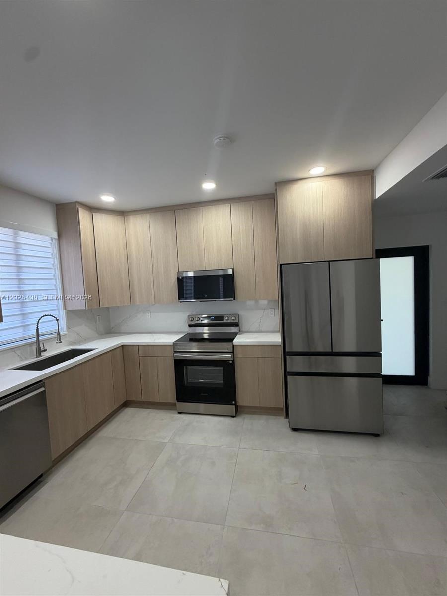1703 SW 16th Miami, FL 33145
