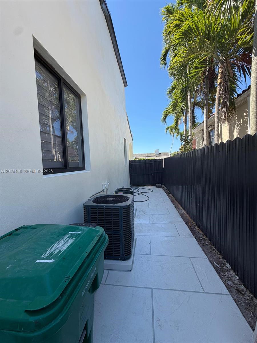 1703 SW 16th Miami, FL 33145