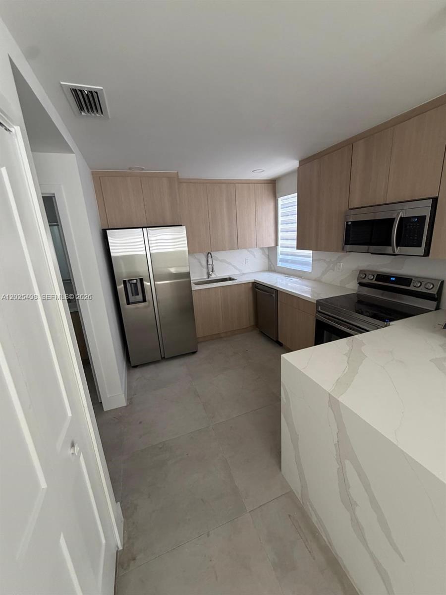 1703 SW 16th Miami, FL 33145