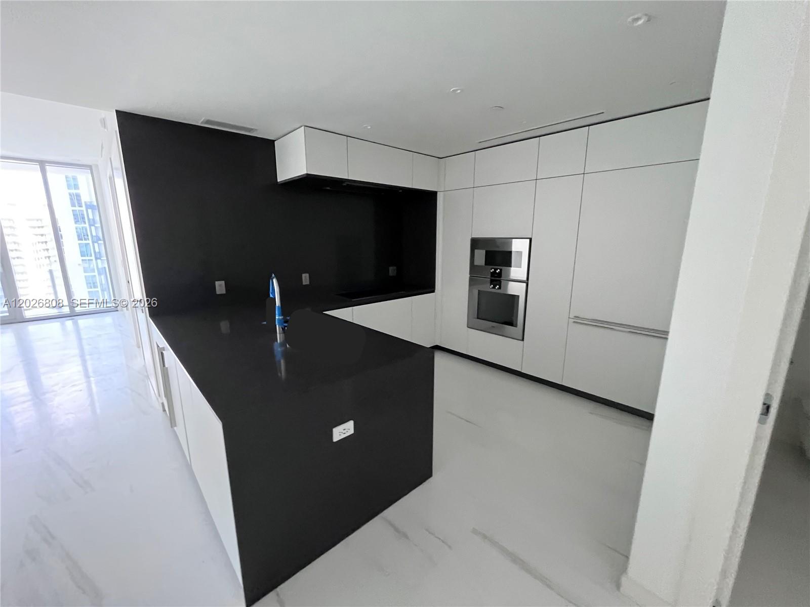 300 Biscayne Blvd Way #2509W Miami, FL 33131