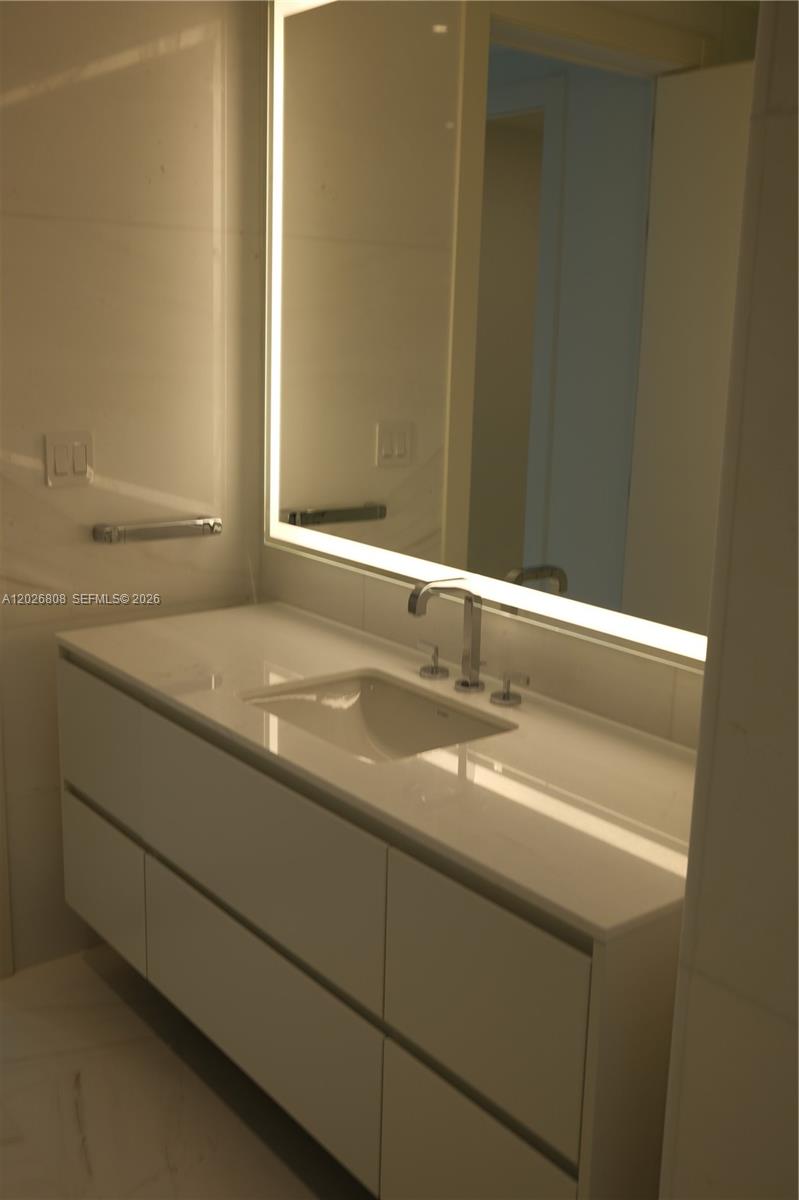 300 Biscayne Blvd Way #2509W Miami, FL 33131