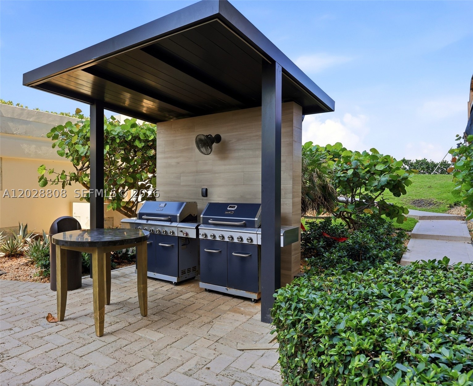 5380 N Ocean Dr #18B Singer Island, FL 33404