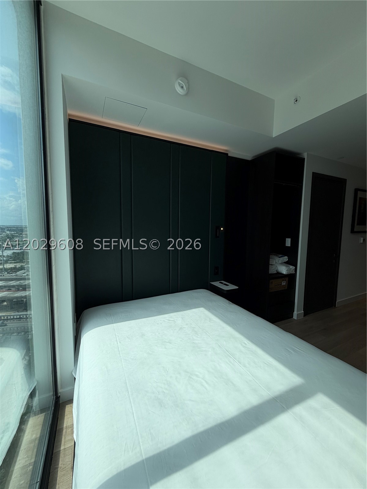 image E11EVEN Hotel & Residences7