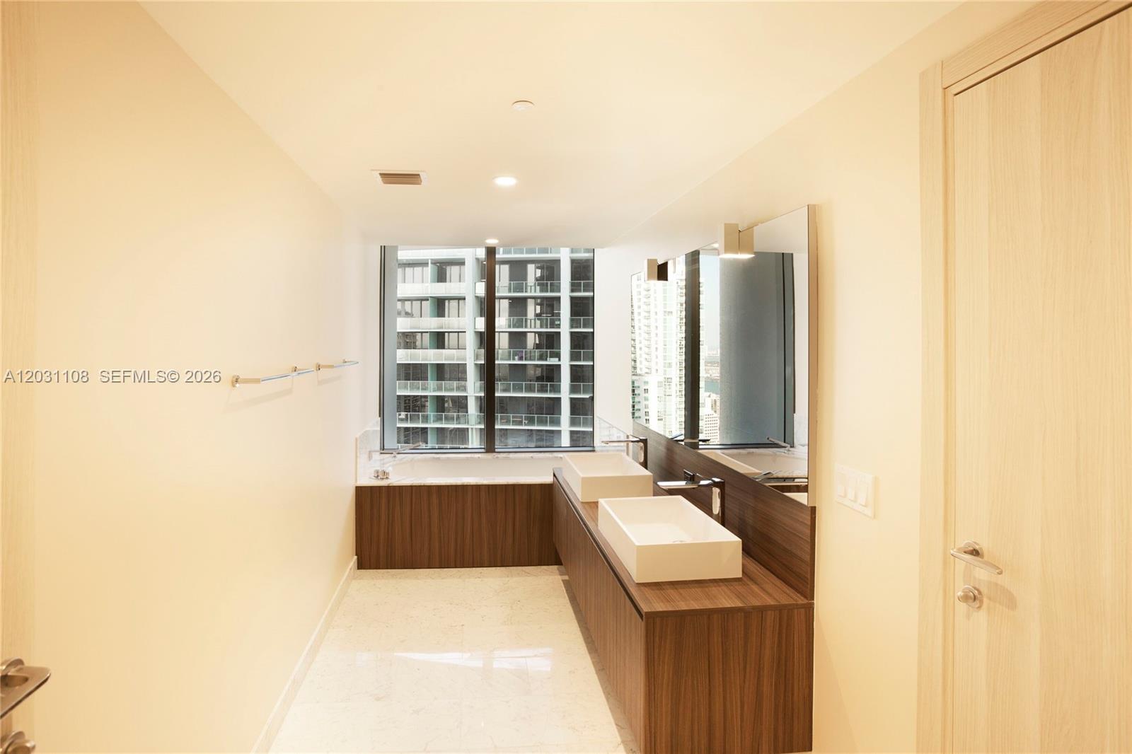 1000 Brickell Plz #4609 Miami, FL 33131