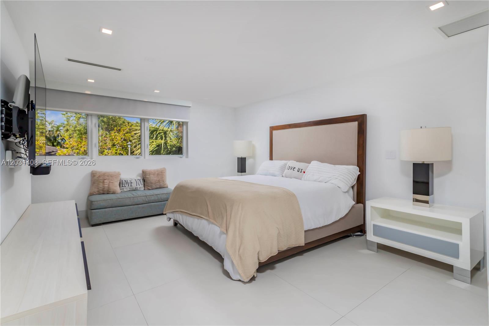 301 E Shore Dr E #301 Miami, FL 33133