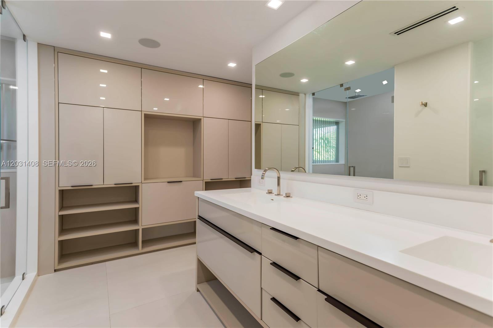 301 E Shore Dr E #301 Miami, FL 33133