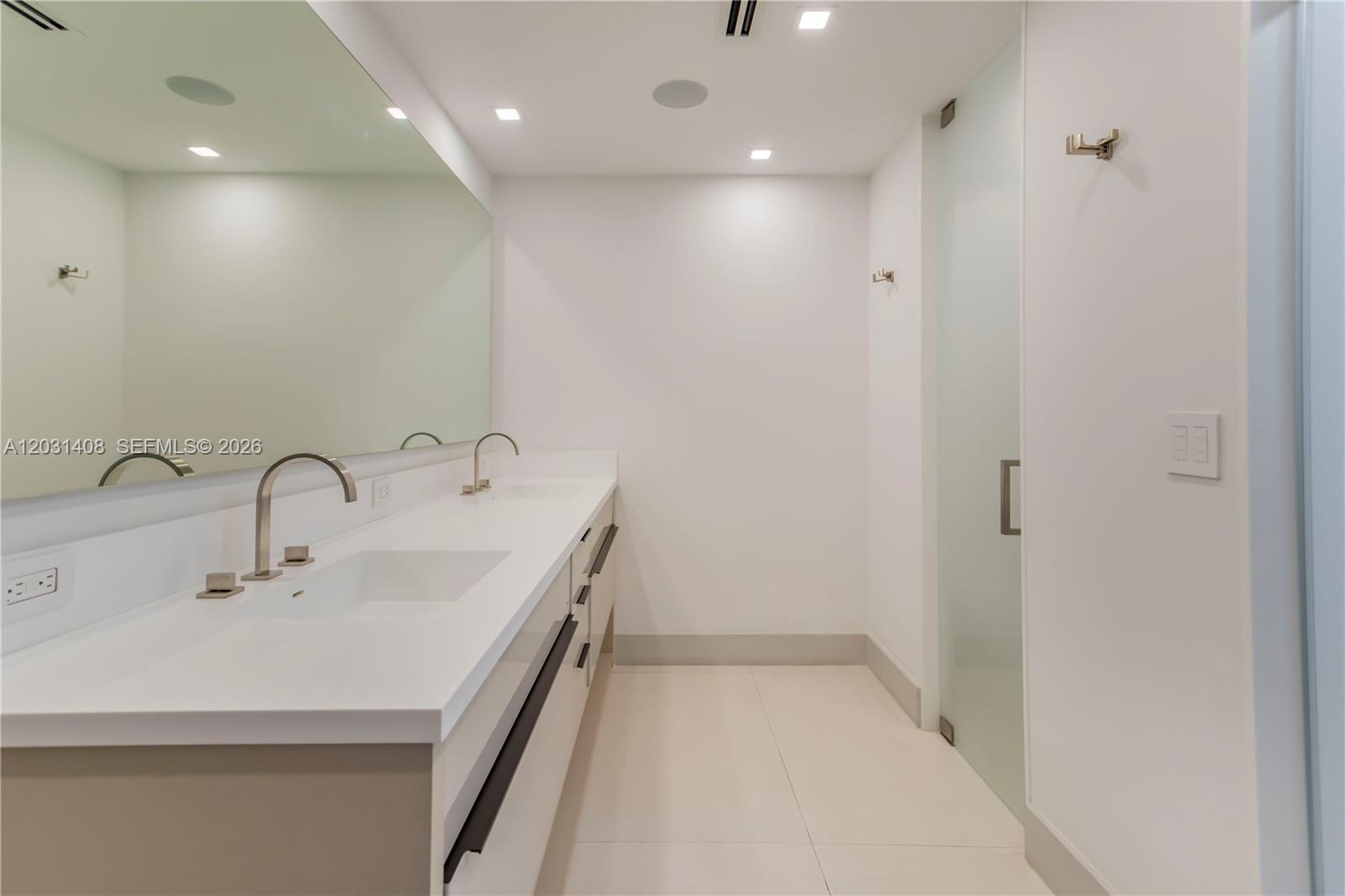 301 E Shore Dr E #301 Miami, FL 33133