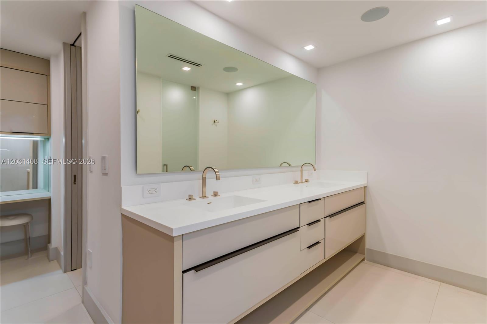 301 E Shore Dr E #301 Miami, FL 33133