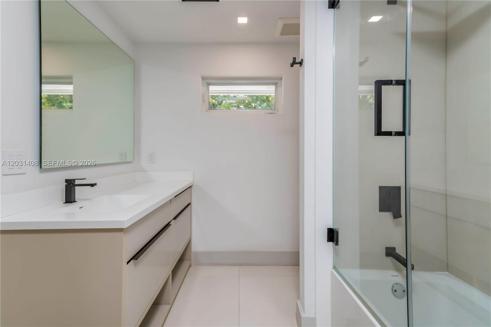 301 E Shore Dr E #301 Miami, FL 33133