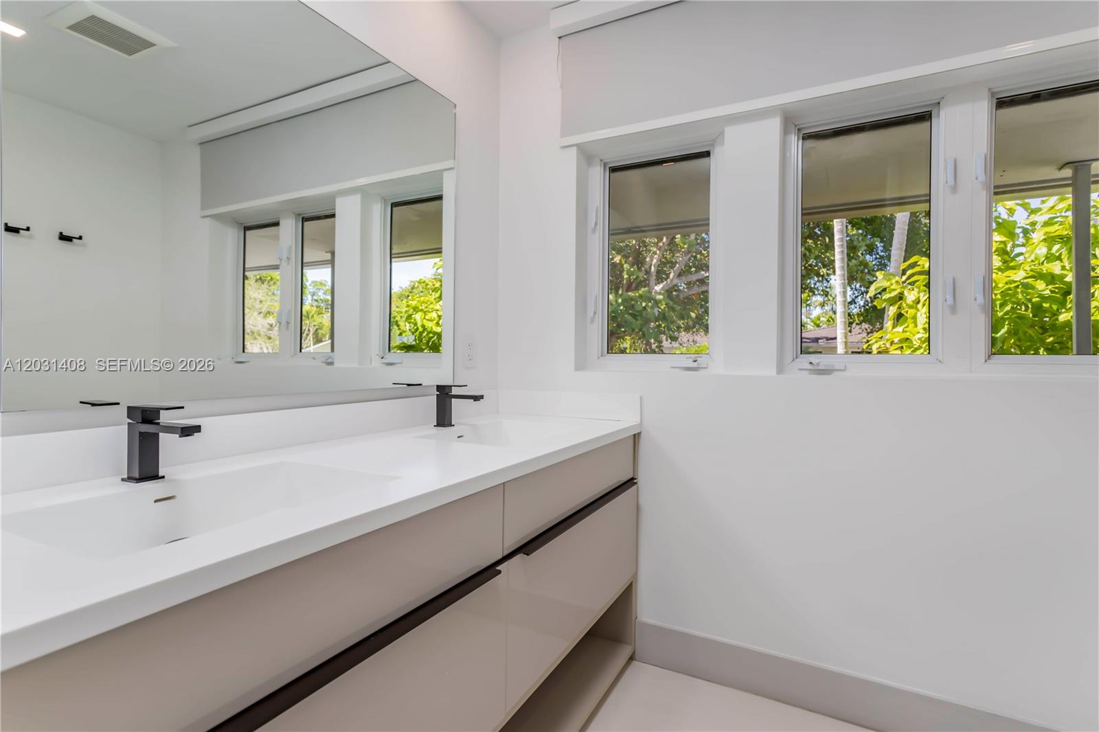 301 E Shore Dr E #301 Miami, FL 33133