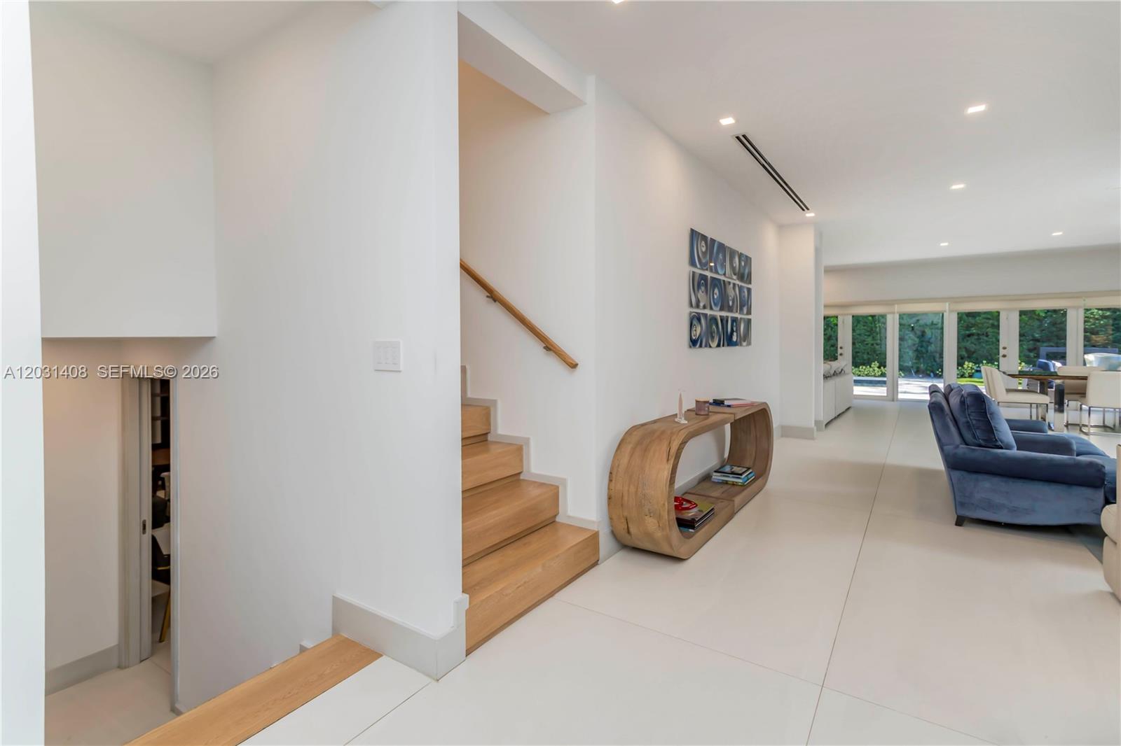 301 E Shore Dr E #301 Miami, FL 33133