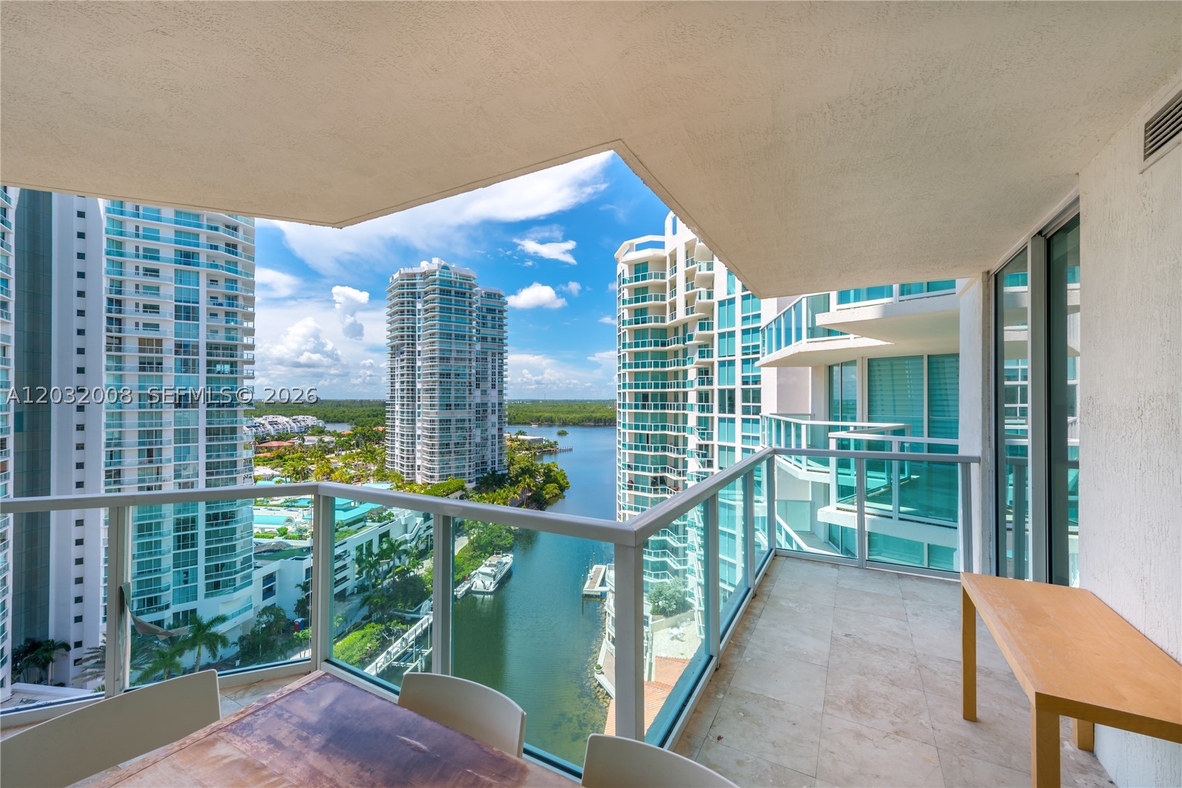 image St Tropez Sunny Isles10