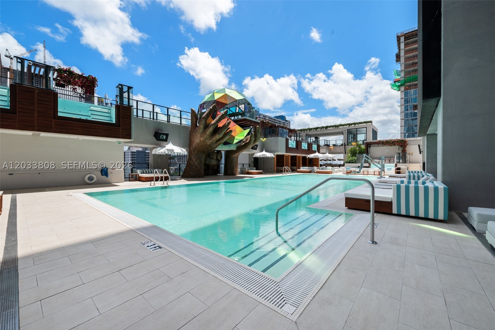 image E11EVEN Hotel & Residences9