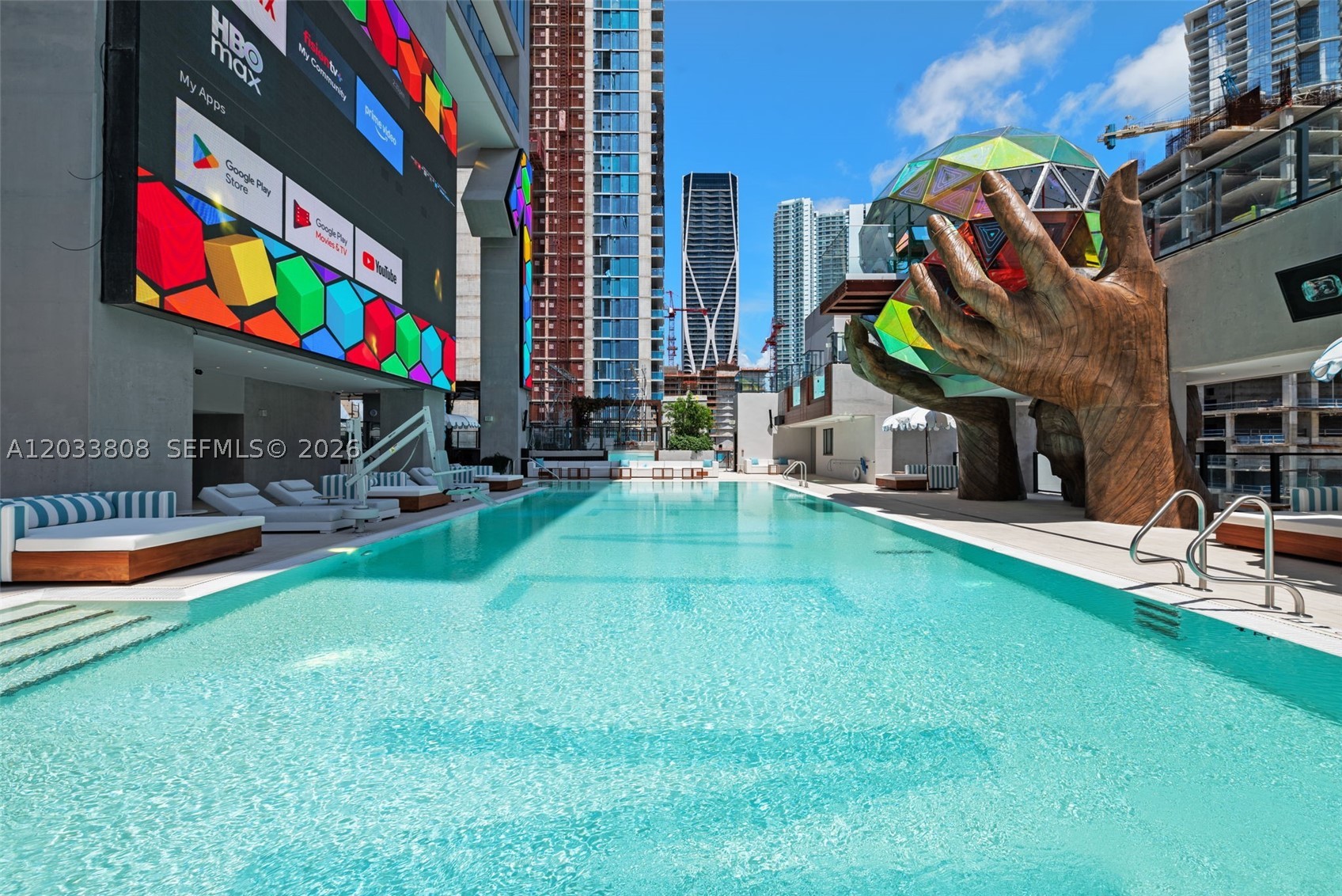 image E11EVEN Hotel & Residences8