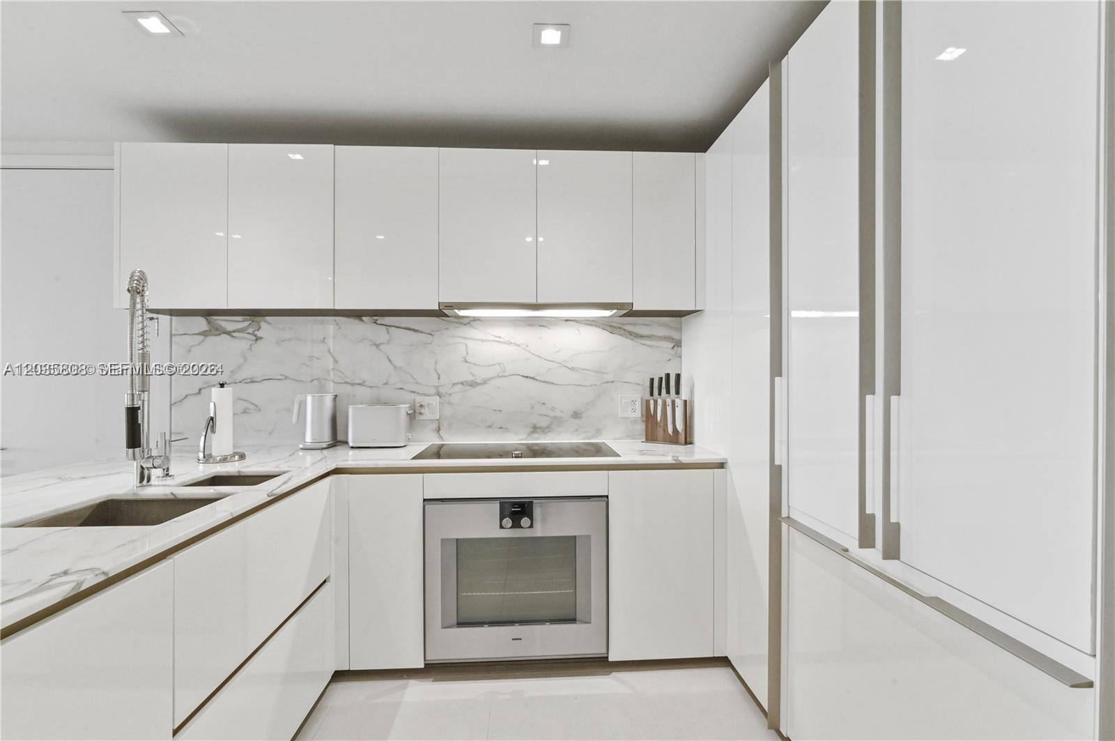 10203 Collins #305 Bal Harbour, FL 33154