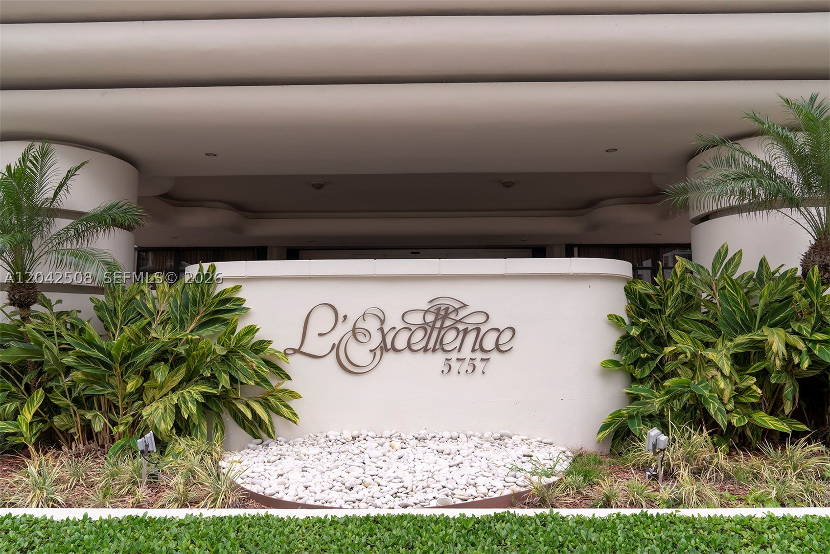 5757 Collins Ave #1604