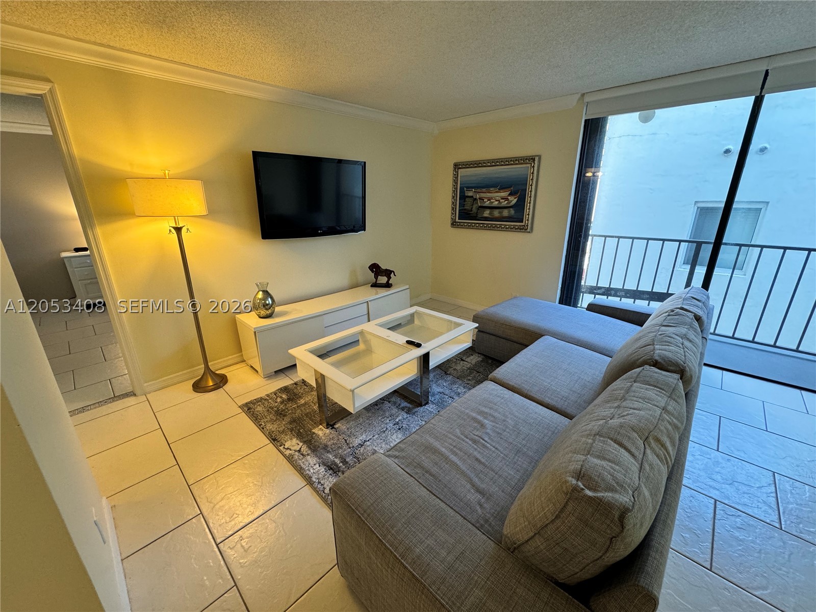 2625 Collins Ave #320