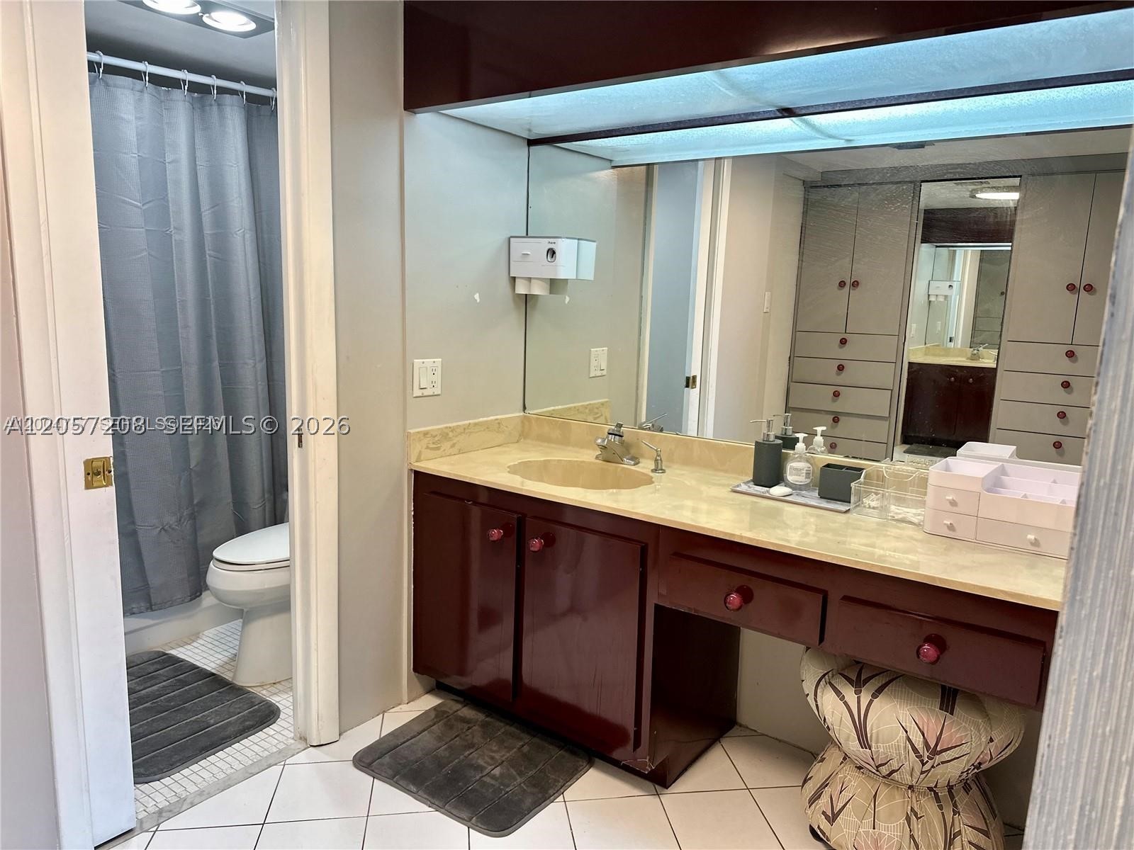 image Arlen House East22