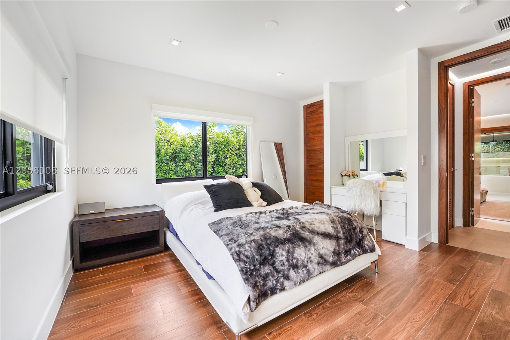 60 Shore Dr W Miami, FL 33133