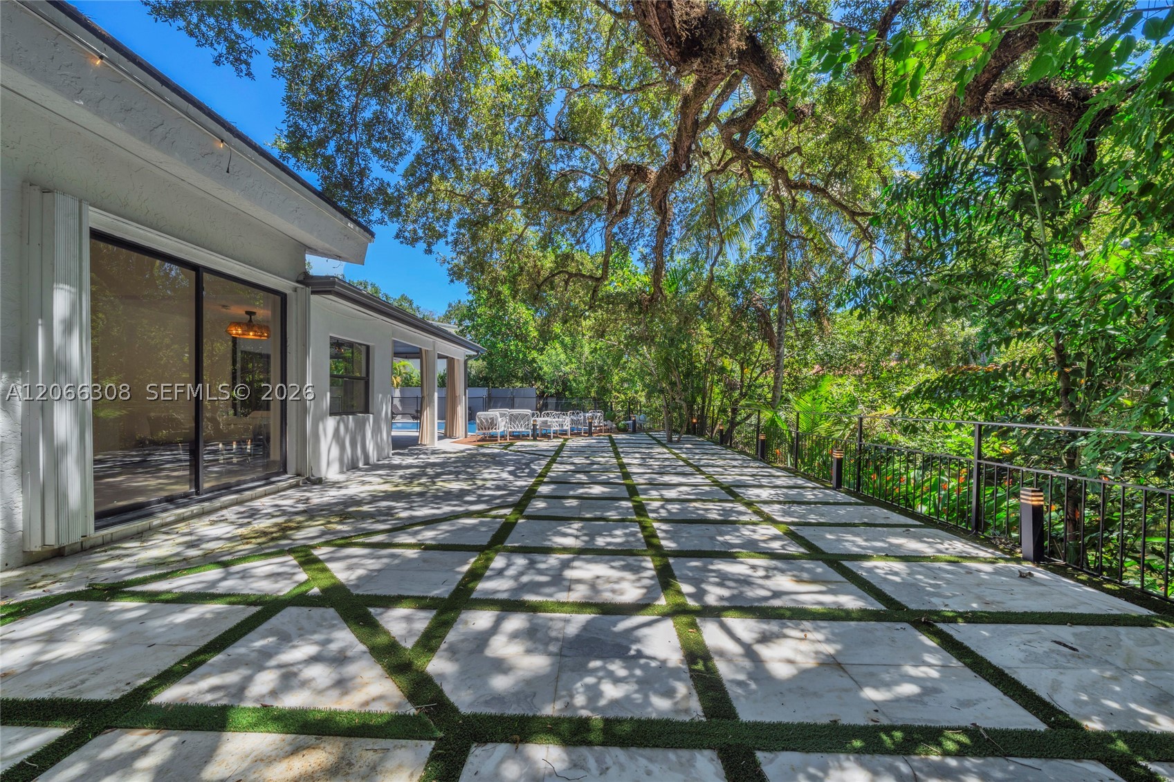5811 SW 33rd Ter Hollywood, FL 33312
