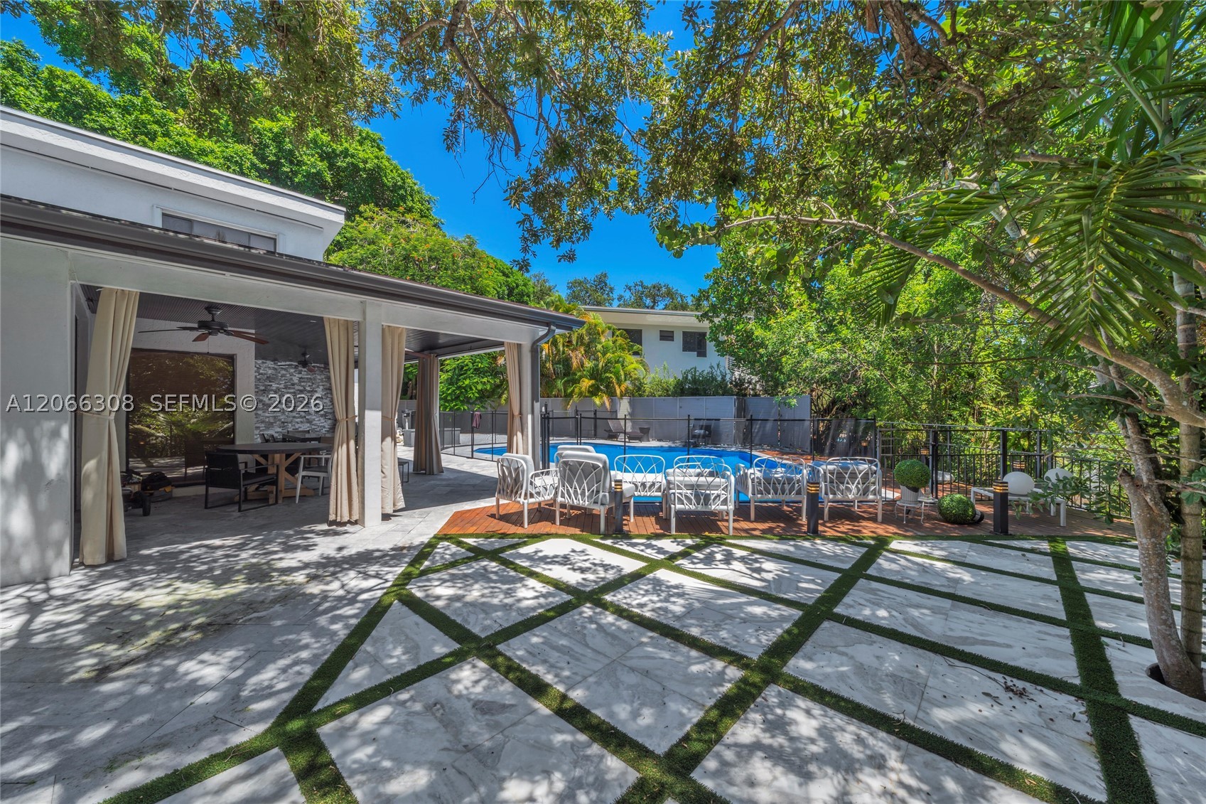 5811 SW 33rd Ter Hollywood, FL 33312