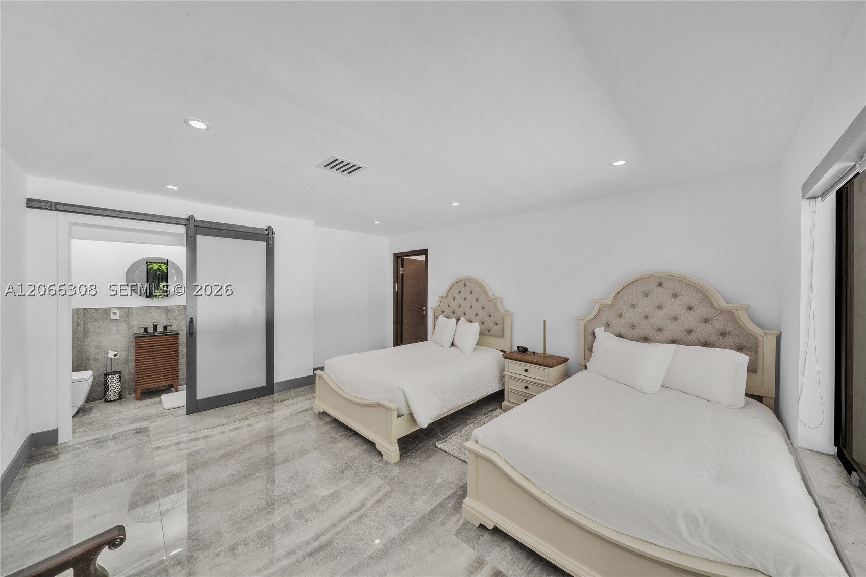 5811 SW 33rd Ter Hollywood, FL 33312