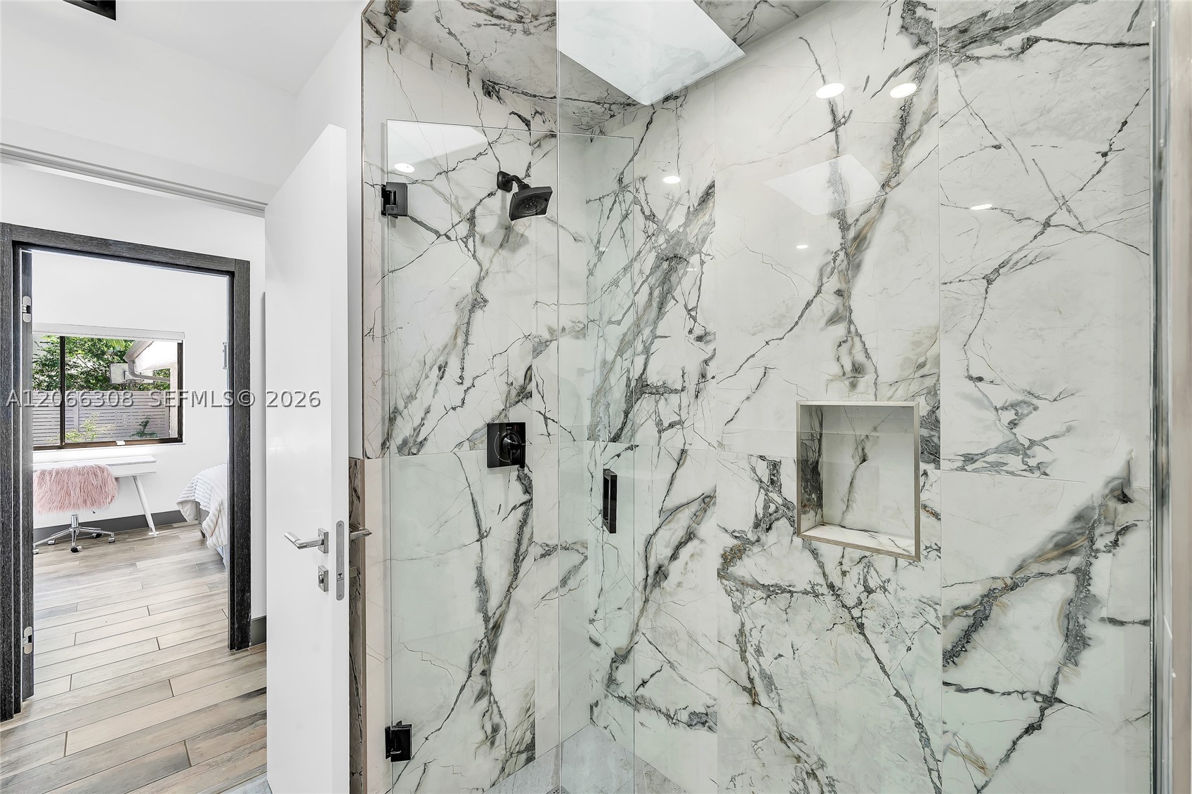 5811 SW 33rd Ter Hollywood, FL 33312