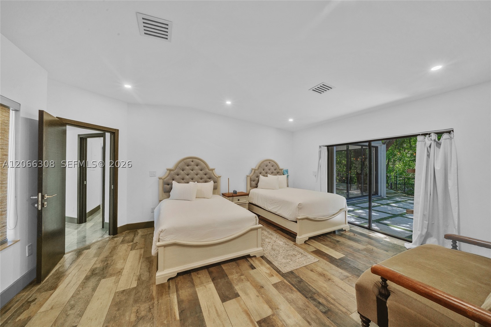 5811 SW 33rd Ter Hollywood, FL 33312
