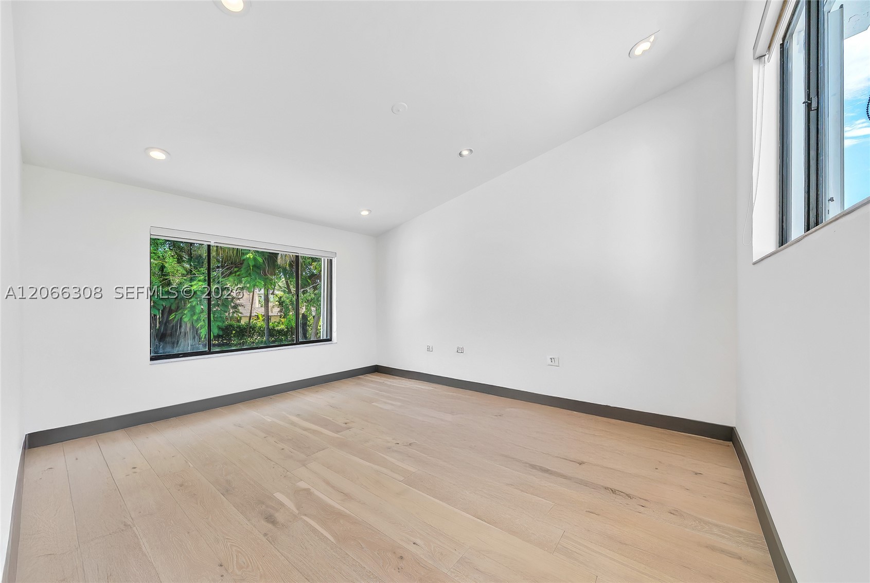 5811 SW 33rd Ter Hollywood, FL 33312
