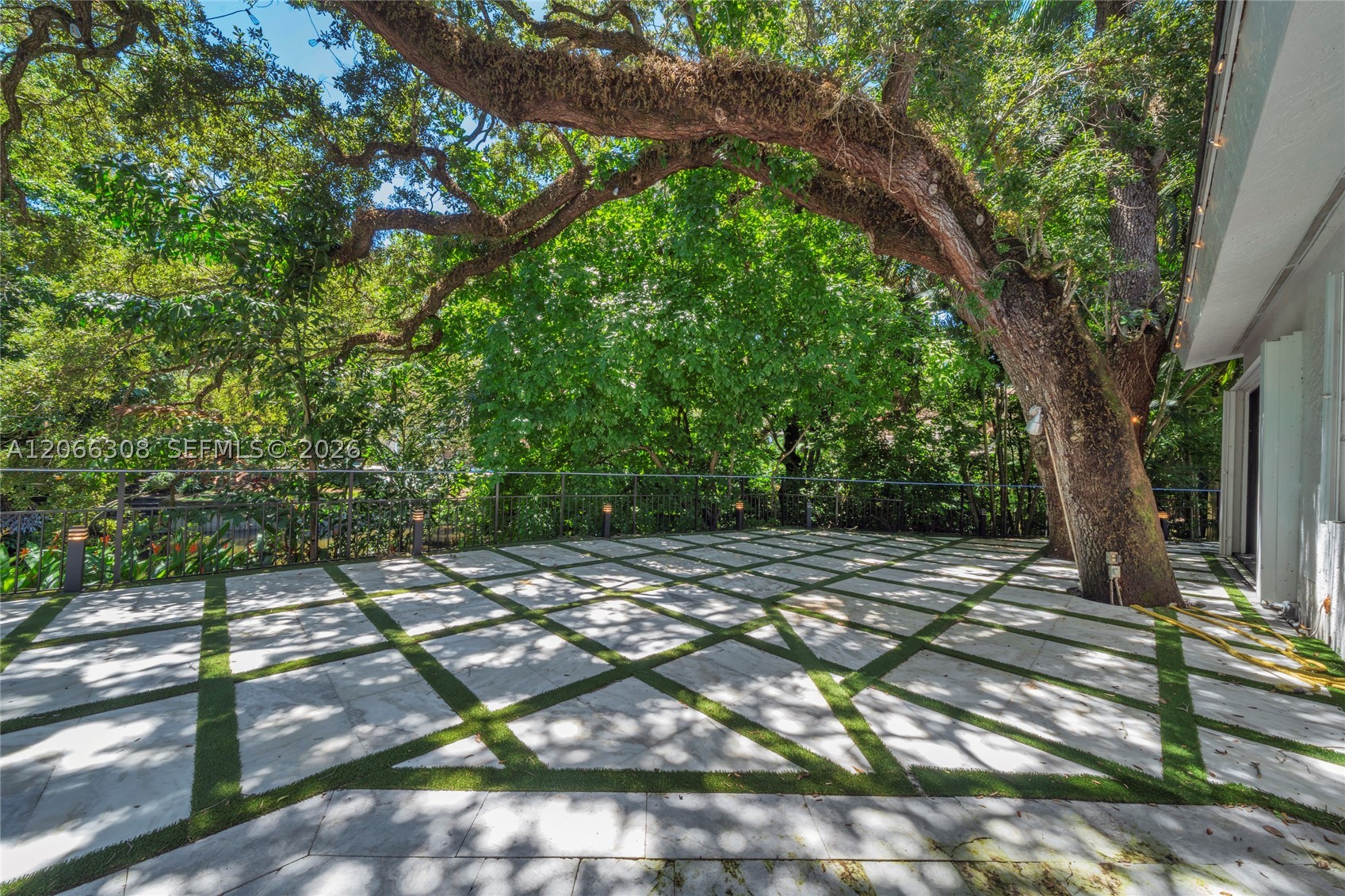 5811 SW 33rd Ter Hollywood, FL 33312