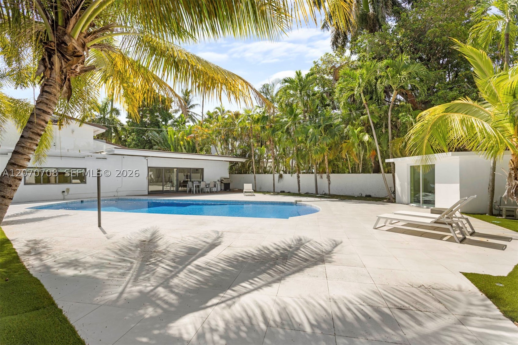 2388 Prairie Ave Miami Beach, FL 33140