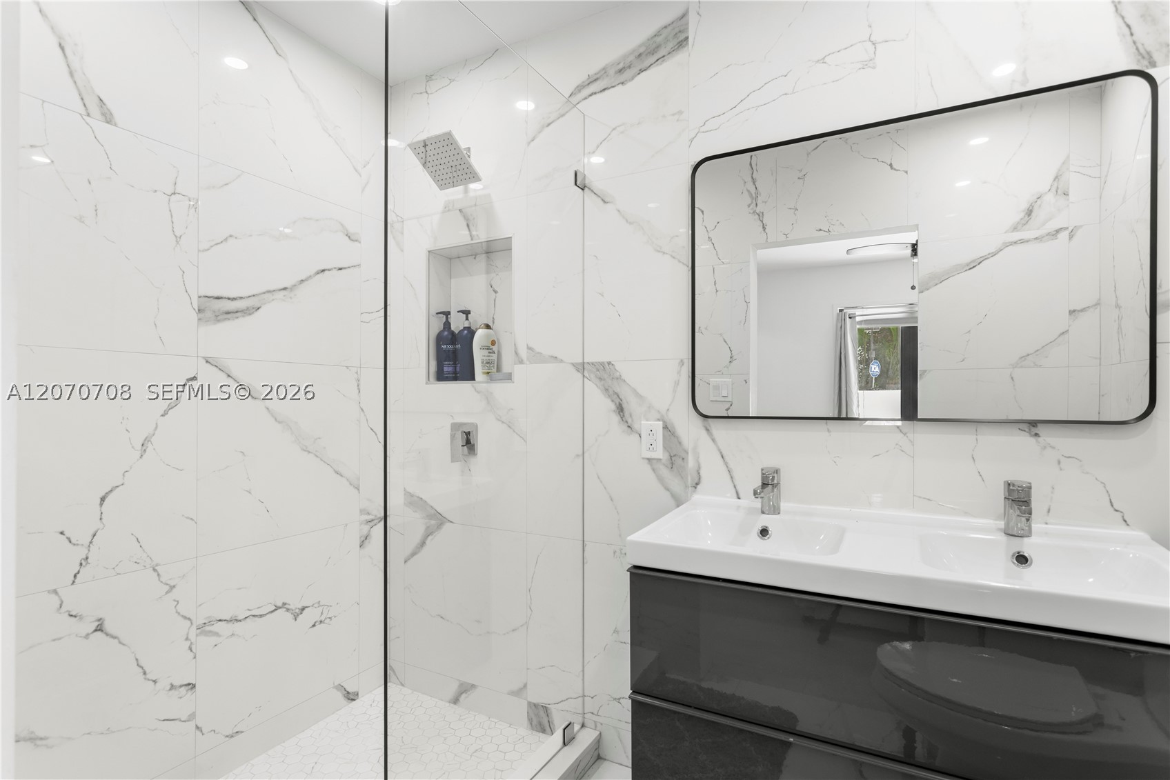 2388 Prairie Ave Miami Beach, FL 33140
